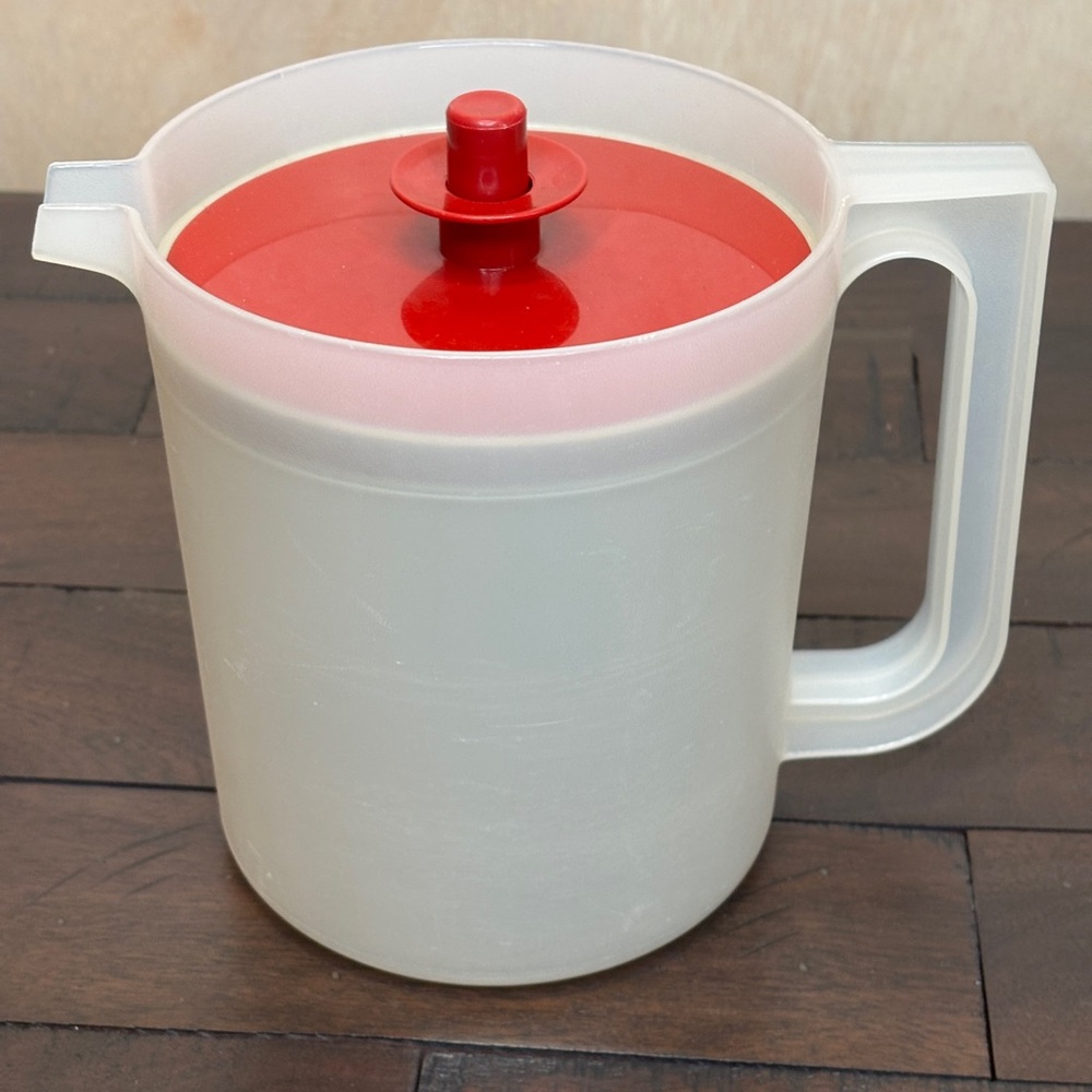 Vintage Tupperware Pitcher 1.5 quart sheer with red push-button sealing lid - Picture 2 of 8